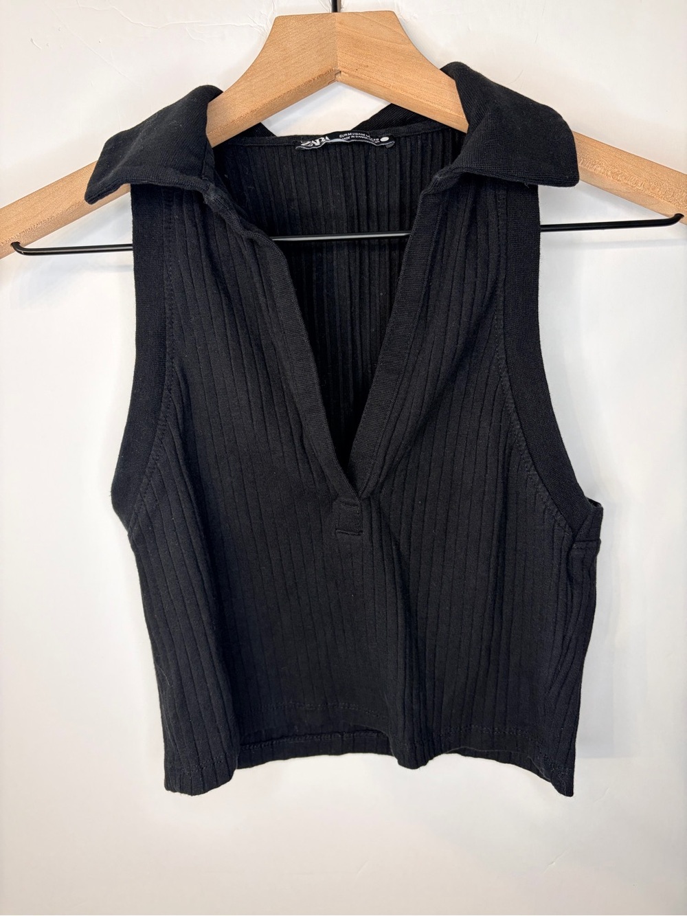 Zara Women’s Black Sleeveless Ribbed Johnny Collar Cropped Top, Size Medium